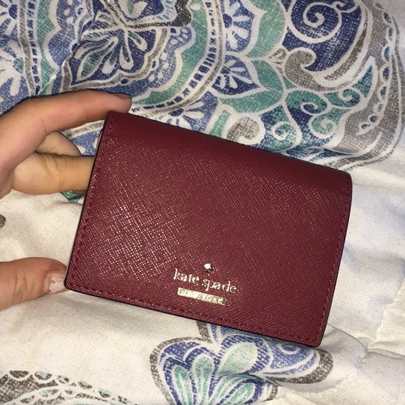Maroon NEW Kate Spade wallet - Picture 1 of 4